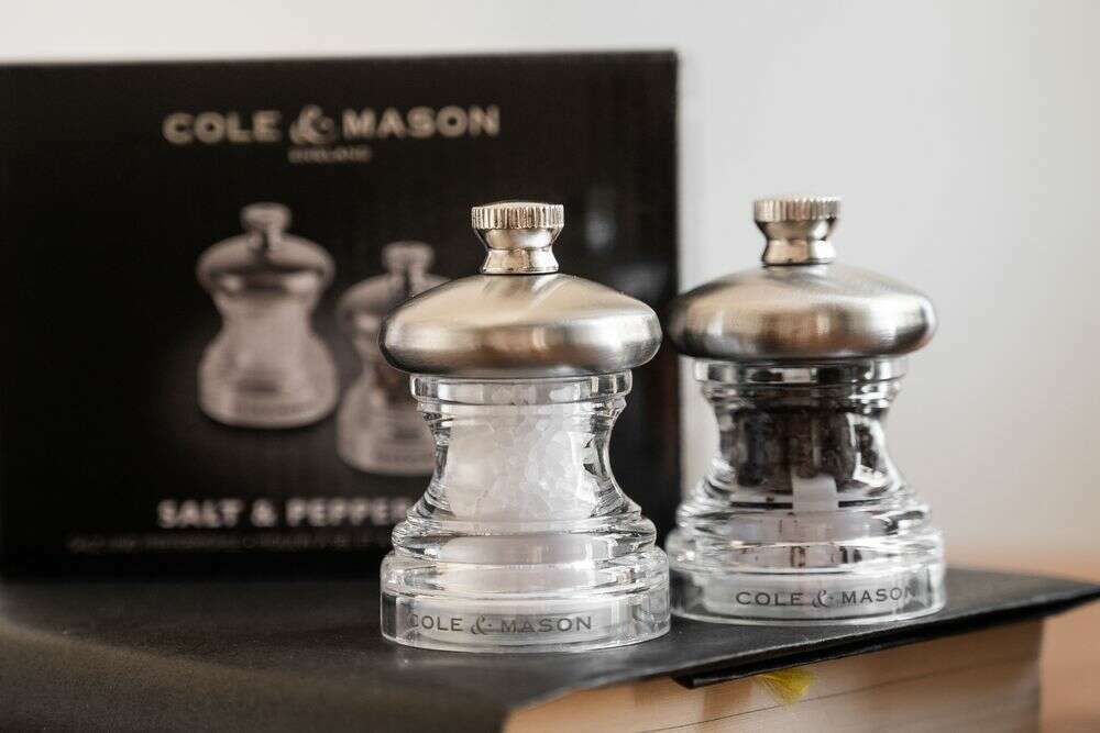 Set regalo molinillo sal y pimienta serie Crystal de Cole & Mason